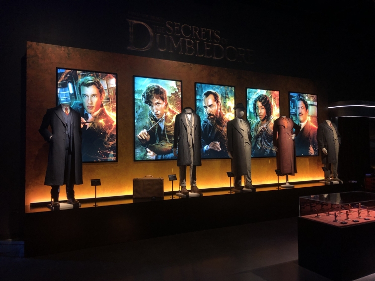https://static-archives-cdn.warnermediacdn.com/styles/carousel_large_4_3_755_x_566/s3/2026-01/fantastic_beasts_3_tours.JPG?itok=H_qgGBwI
