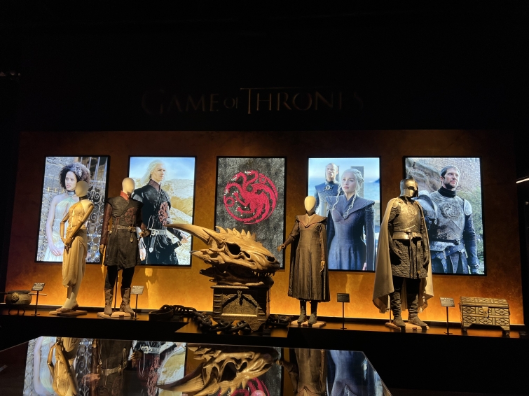 https://static-archives-cdn.warnermediacdn.com/styles/carousel_large_4_3_755_x_566/s3/2026-01/wb_studio_tour_game_of_thrones_2.jpg?itok=7LVMRJ7g